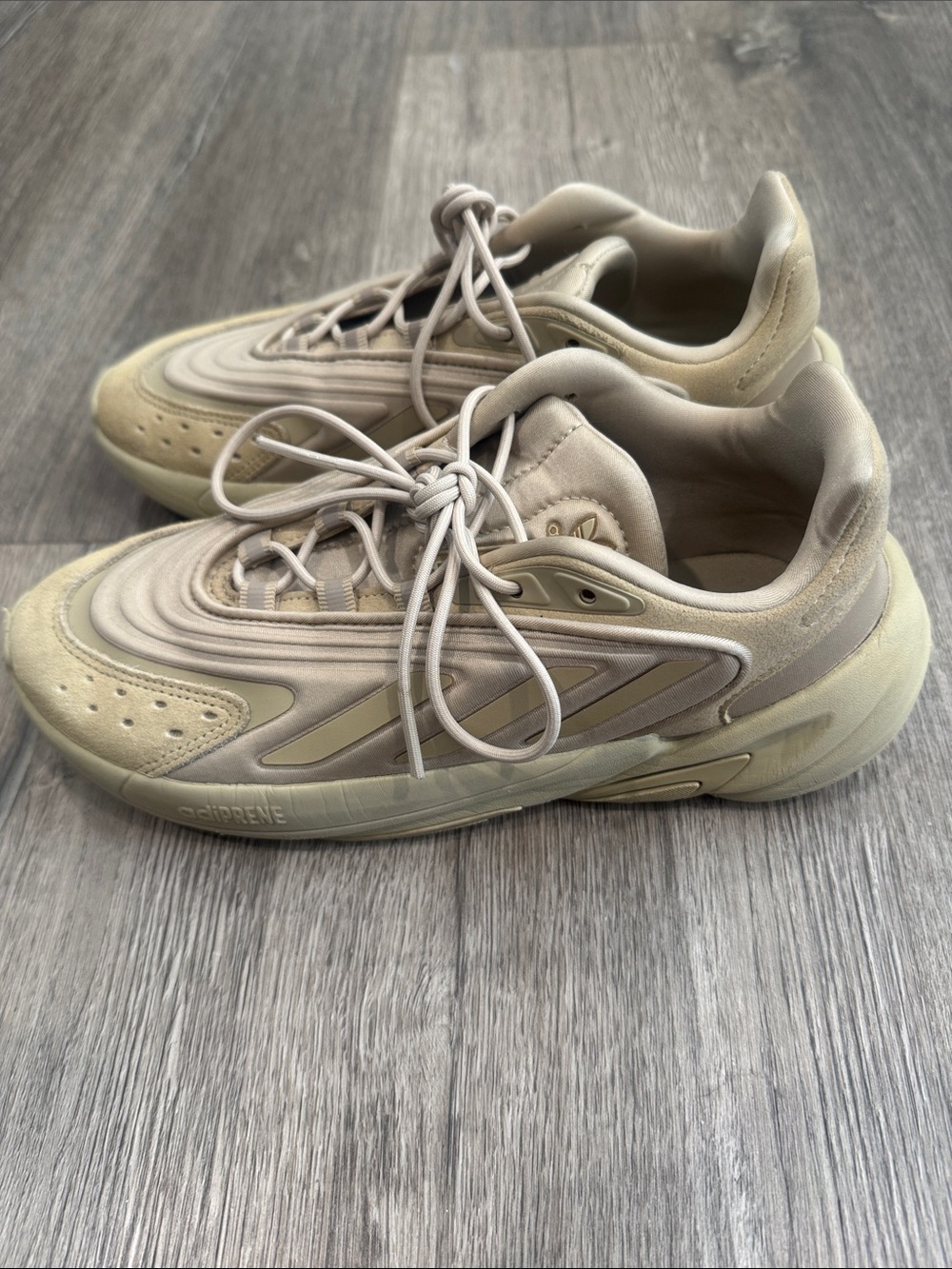 Adidas Ozelia Sneakers